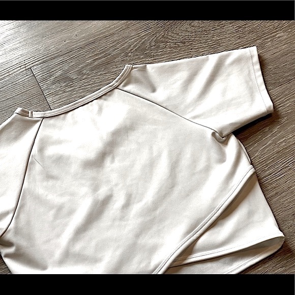 IVY PARK - Cropped Sporty T-Shirt - Crossed Back - Size Medium - Picture 2 of 16